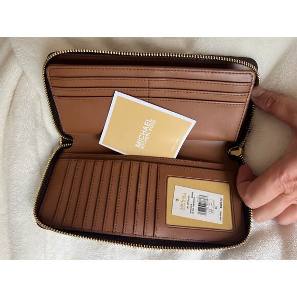Michael Kors Wallet - NWT - Picture 3 of 4